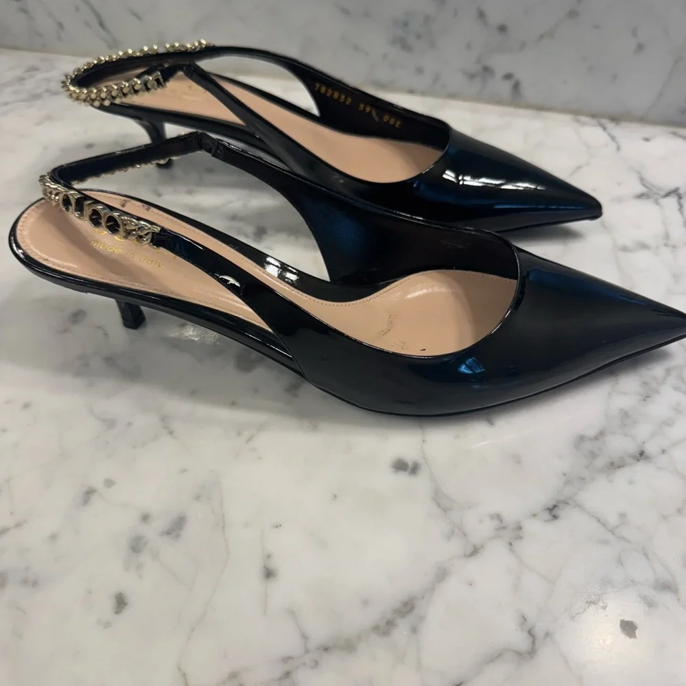 GUCCI Signoria Patent Logo Chain Kitten Pumps - Picture 3 of 6